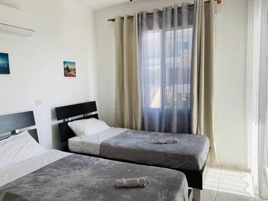 With A Luxurious Location Near The Sea Apartamento