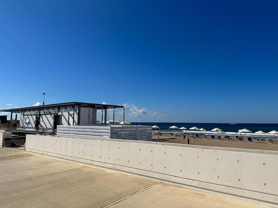 Apartamento With A Luxurious Location Near The Sea *