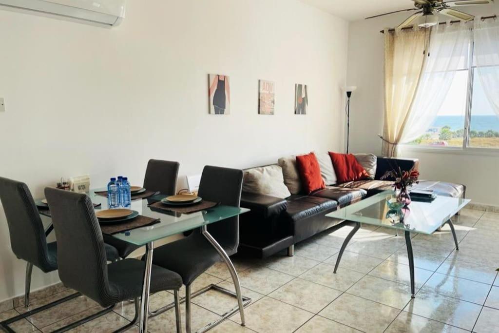With A Luxurious Location Near The Sea Apartamento *