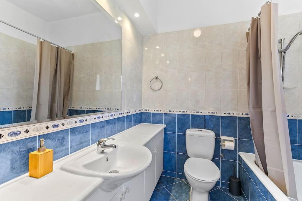 Charming 3-bedroom Maisonette With Pool Access At Regina Gardens, 700 M Venus Paphos