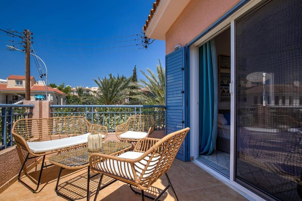 Charming 3-bedroom Maisonette With Pool Access At Regina Gardens, 700 M Venus *