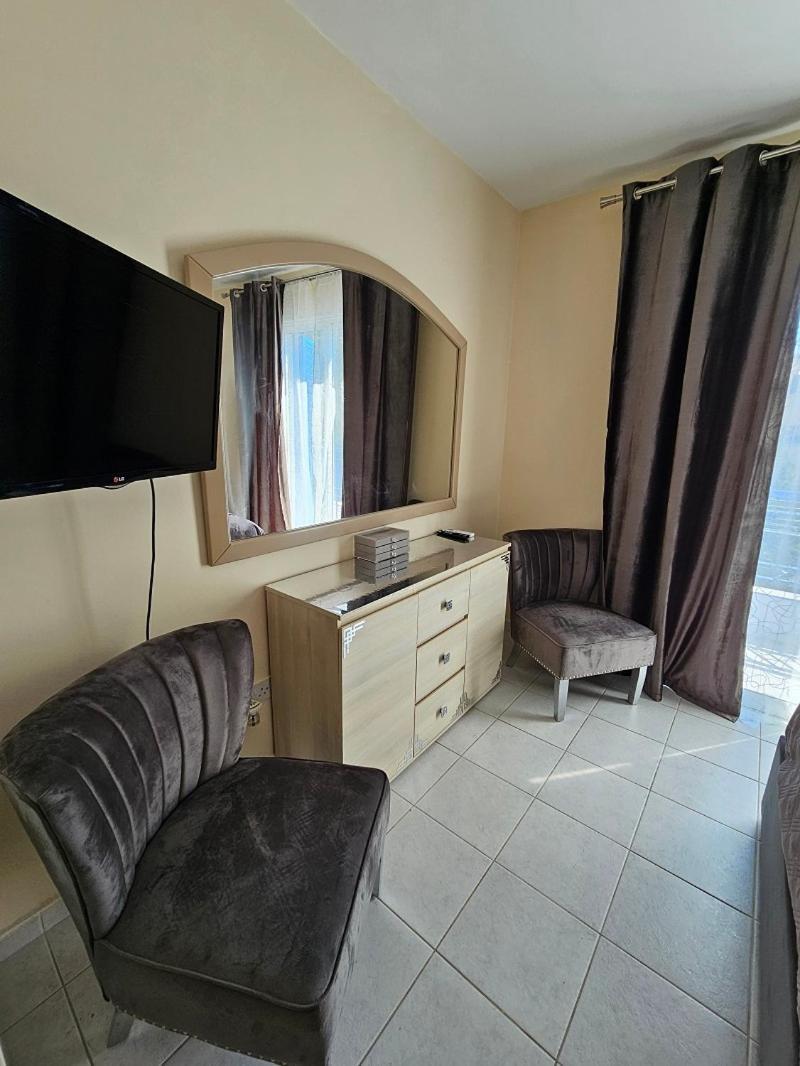 Iris Village Apartment *