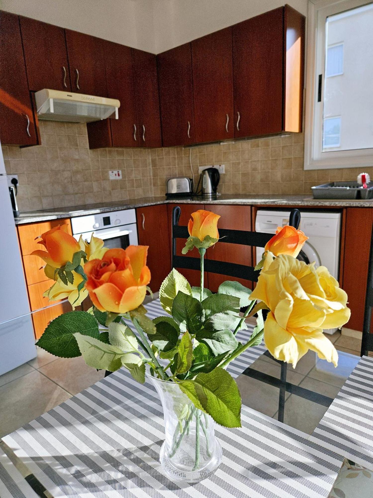 Apartamento The Brightstay Paphos, 2 Bed Apt, Riviera, Universal *