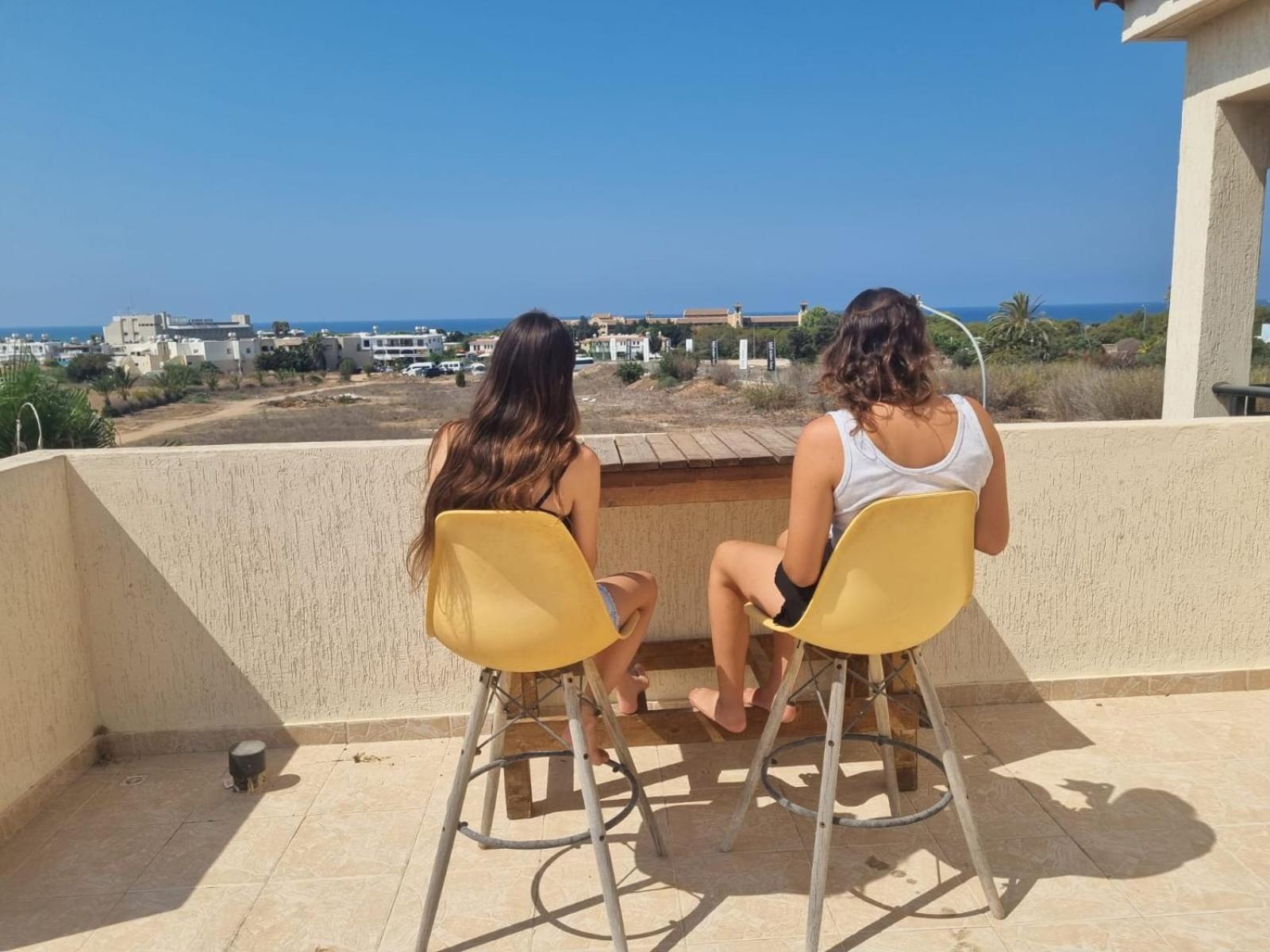 Sunny View - A Stunning With Private Rooftop *