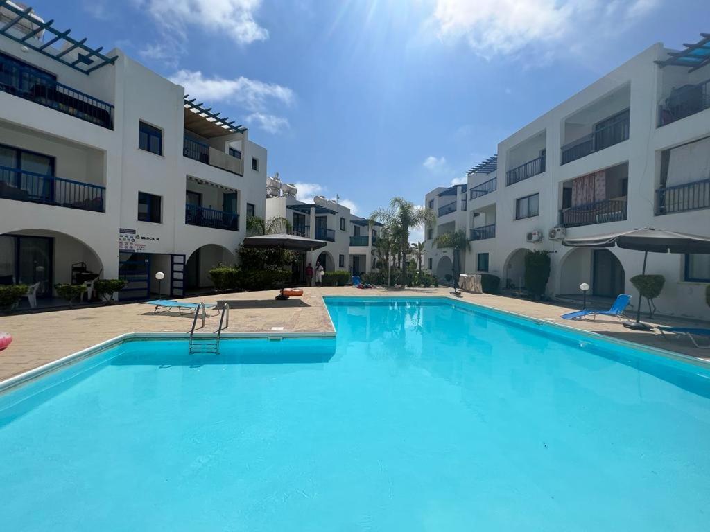 Diana Hats 1b, Pool, Center Apartment Paphos