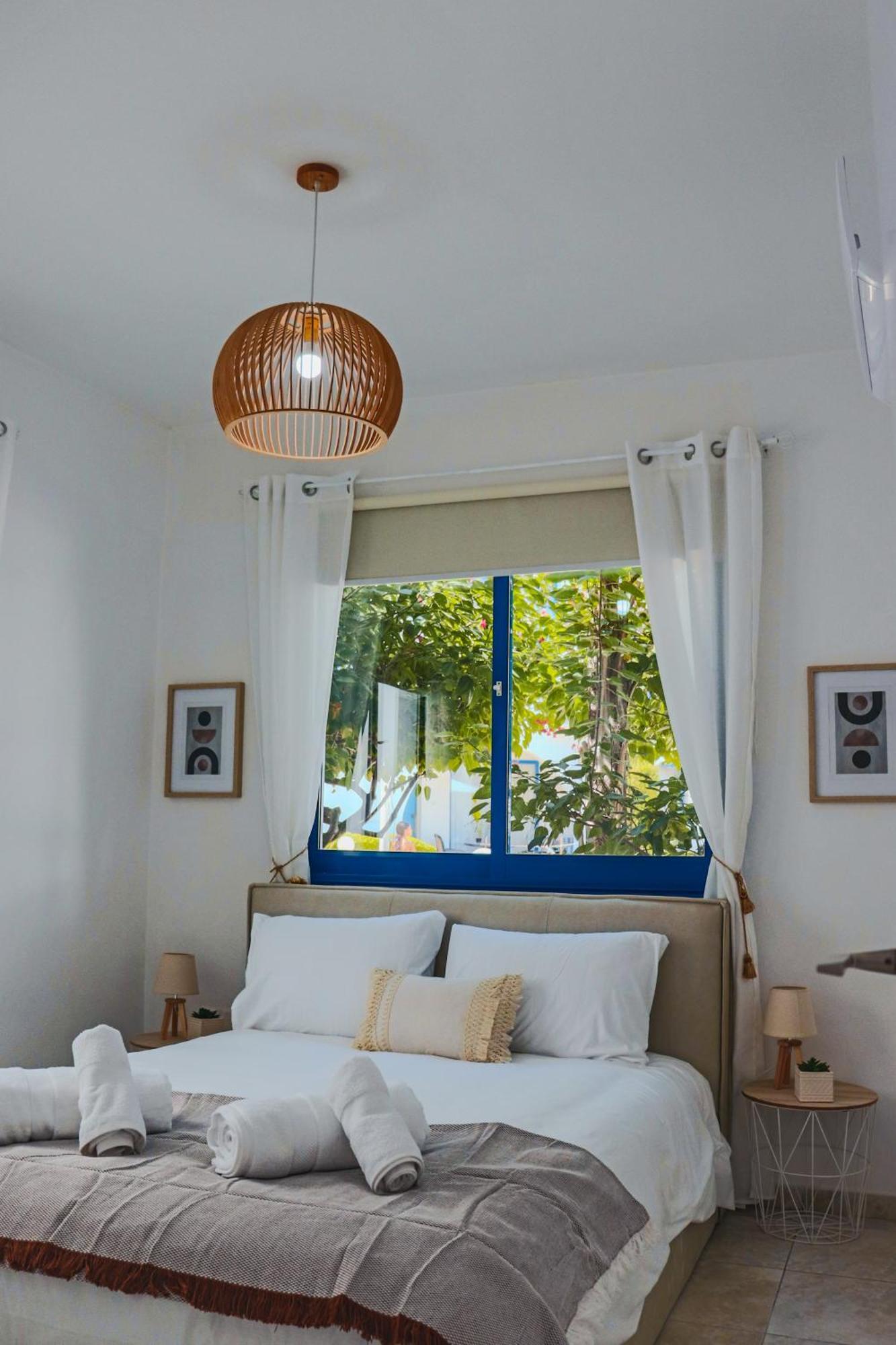 Diana Hats 1b, Pool, Center Apartment Paphos