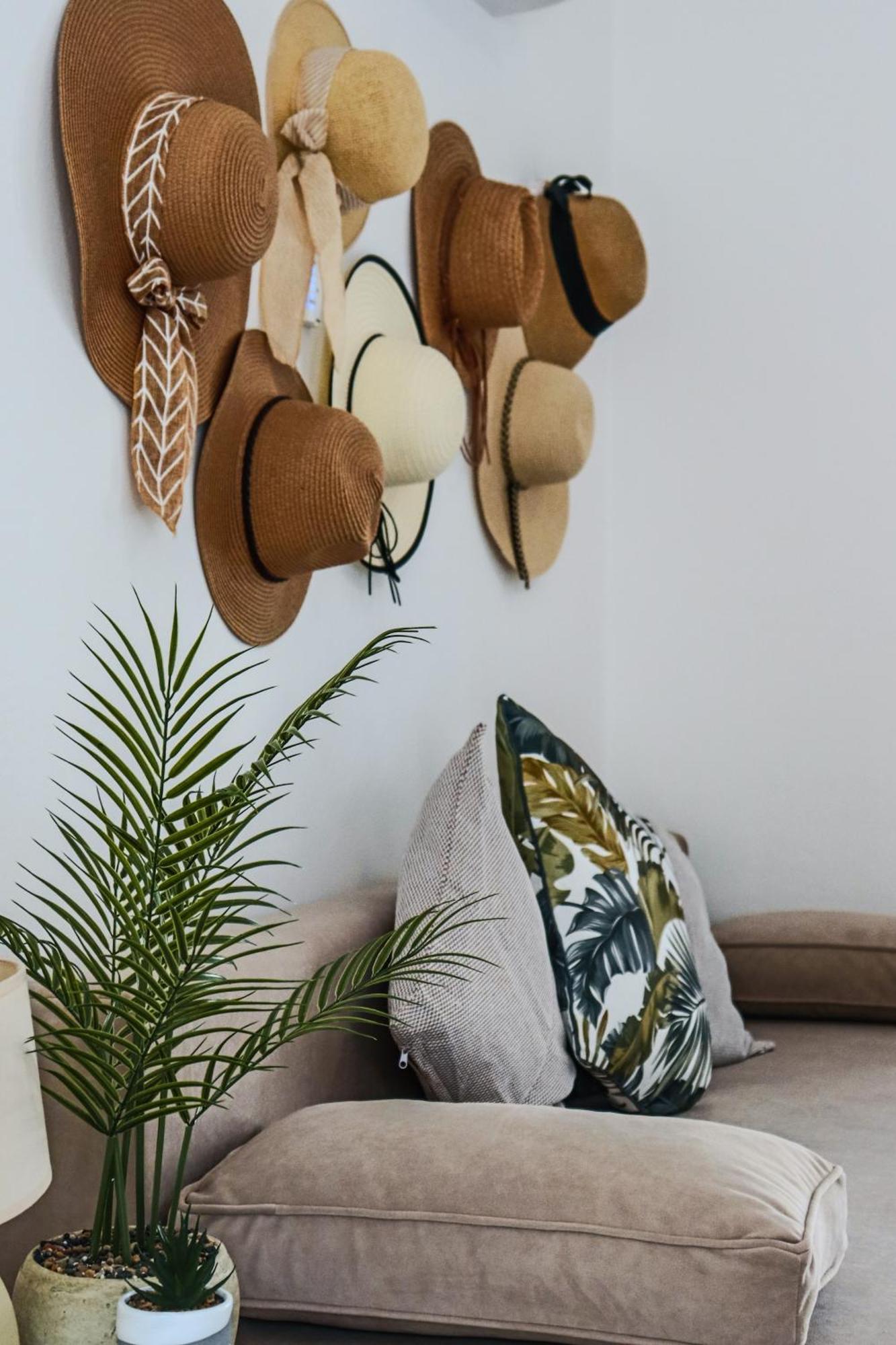 Diana Hats 1b, Pool, Center Apartment *