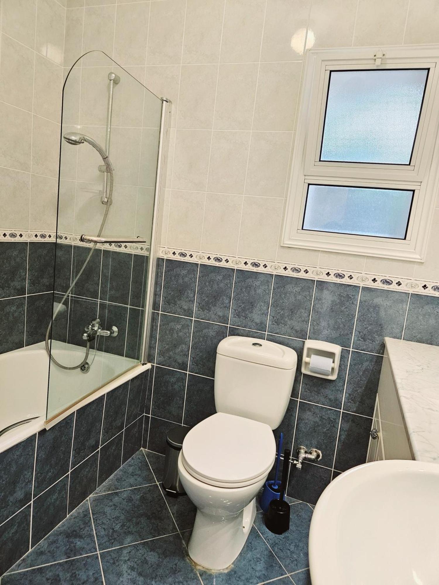Family-Friendly 2Br Poolside Apartment With Terrace, Universal Area Paphos