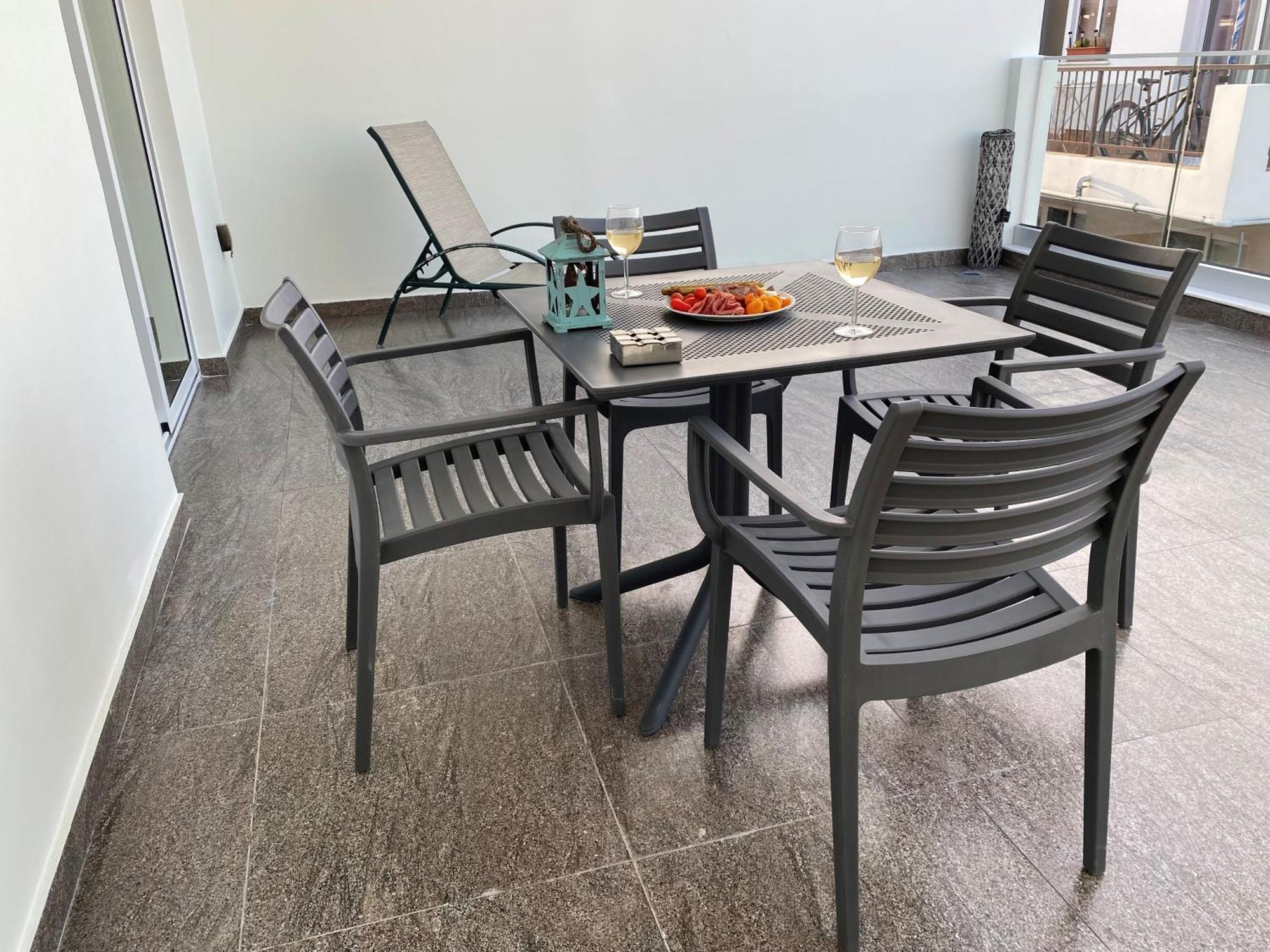 Ev Zin - Modern, Cozy, 1 Bed, Pool, 2 Balconies, A105 Paphos