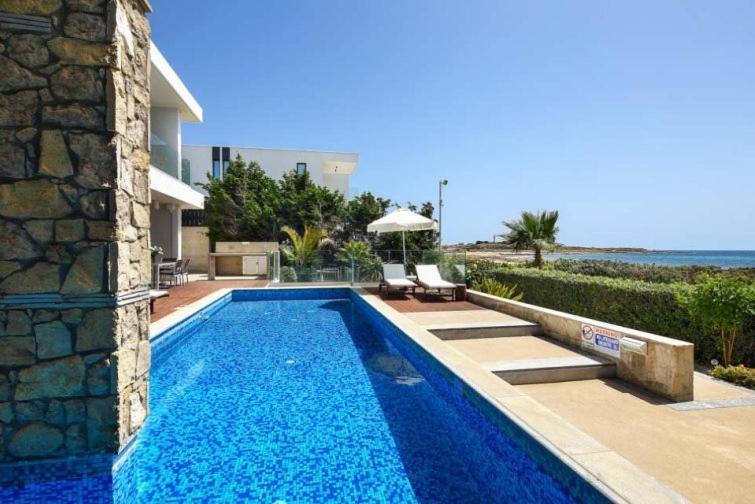 Cyan * Paphos