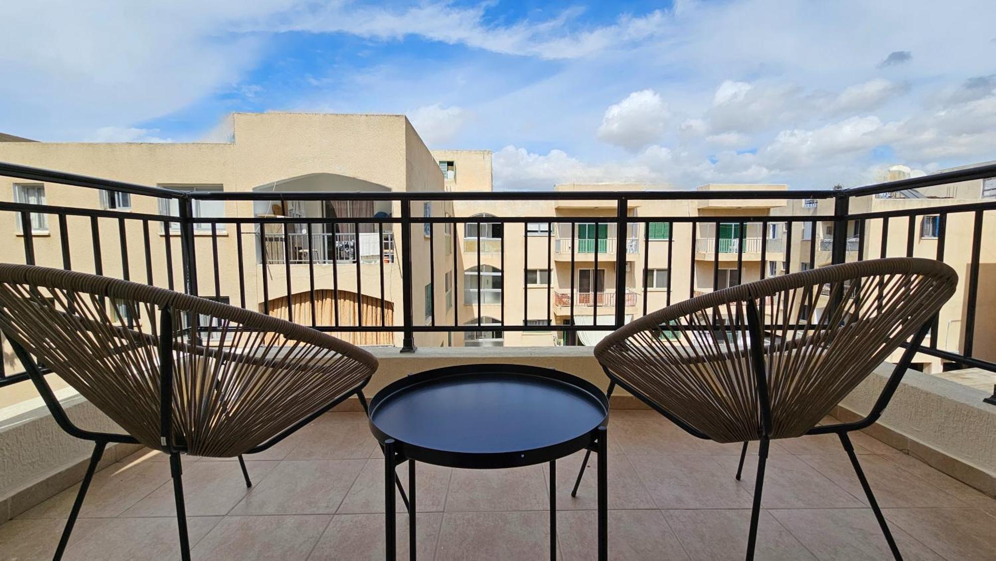 Phaedrus Living Avenue Apartment *