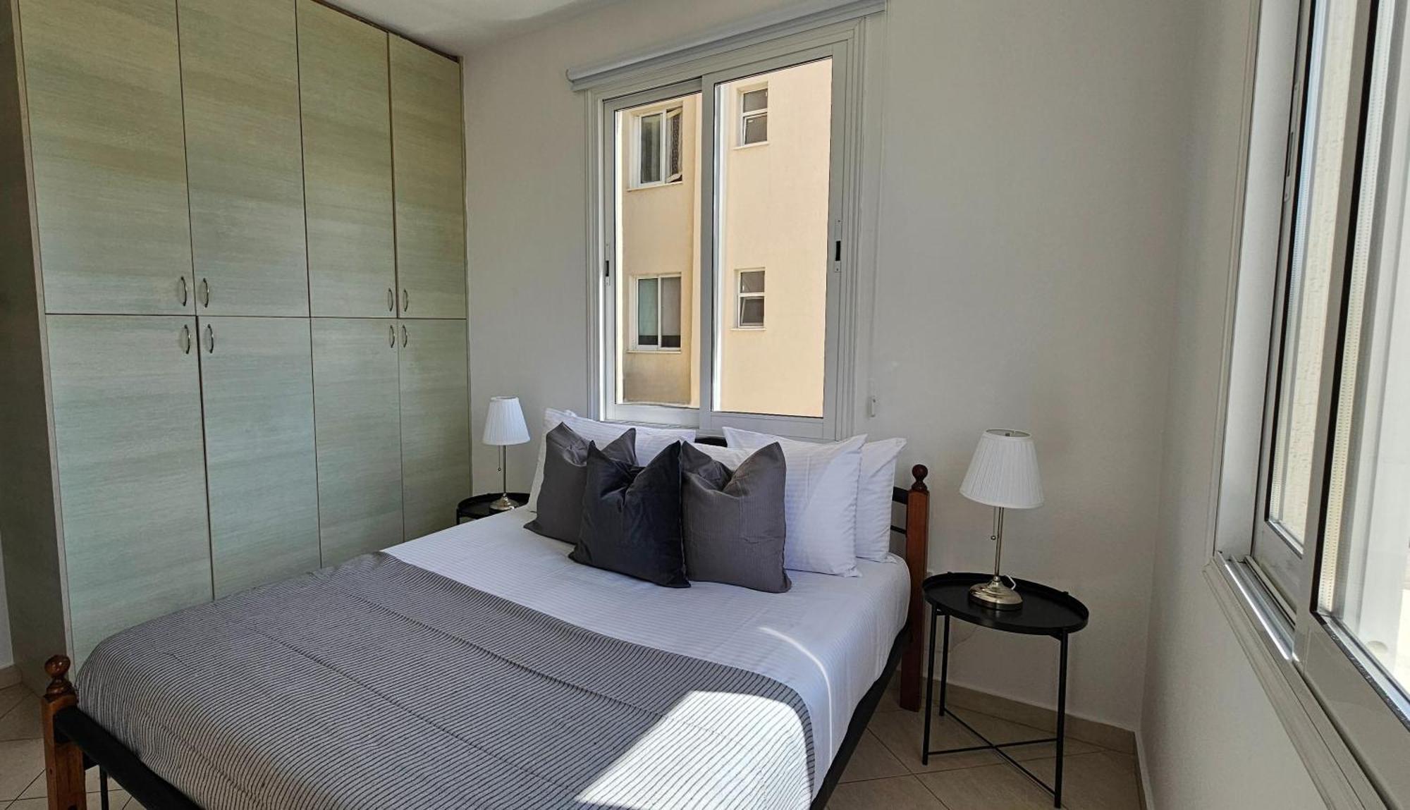 Phaedrus Living Avenue Apartment *