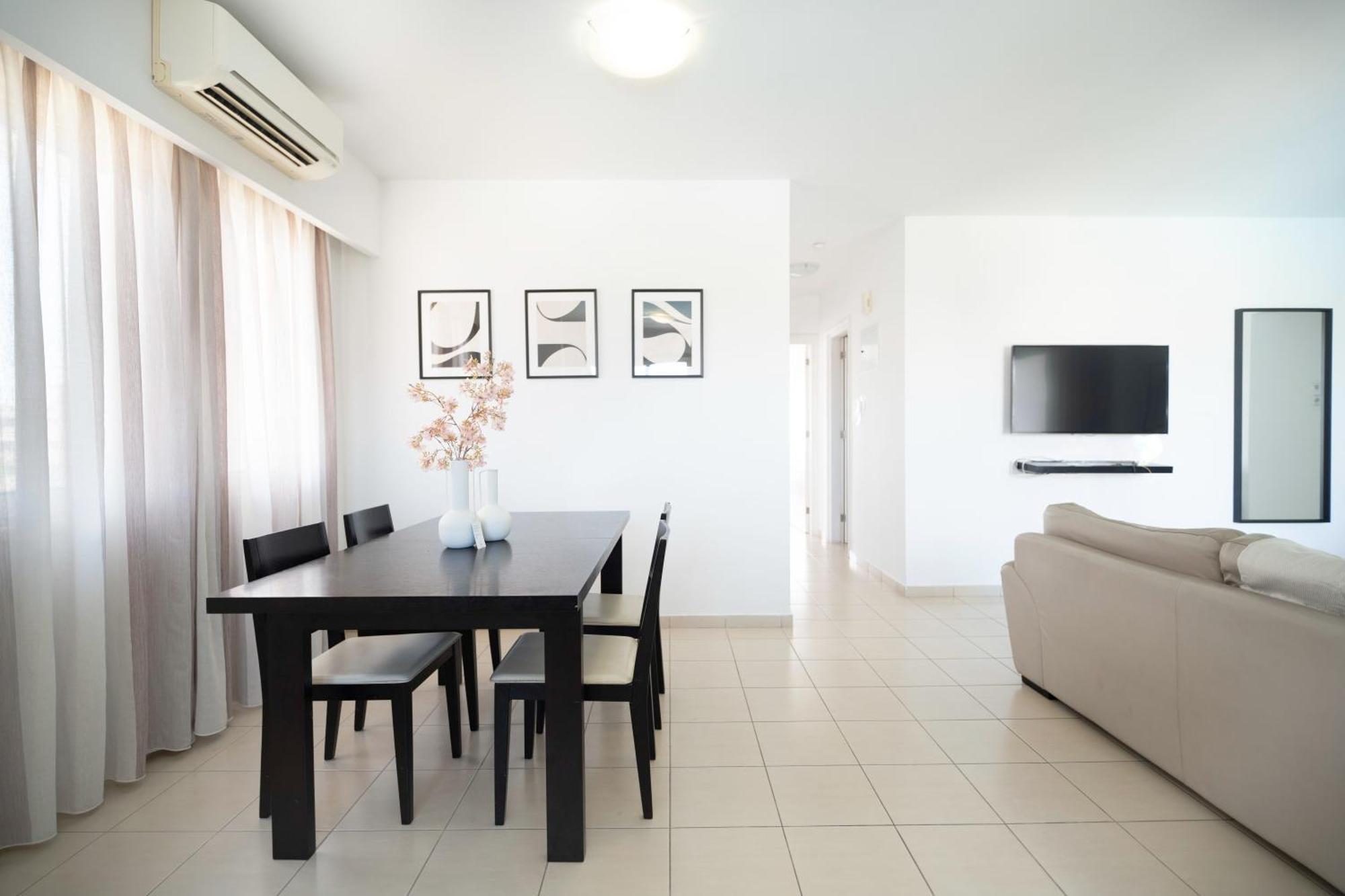 Phaedrus Living Elysian Horizon Apartment *