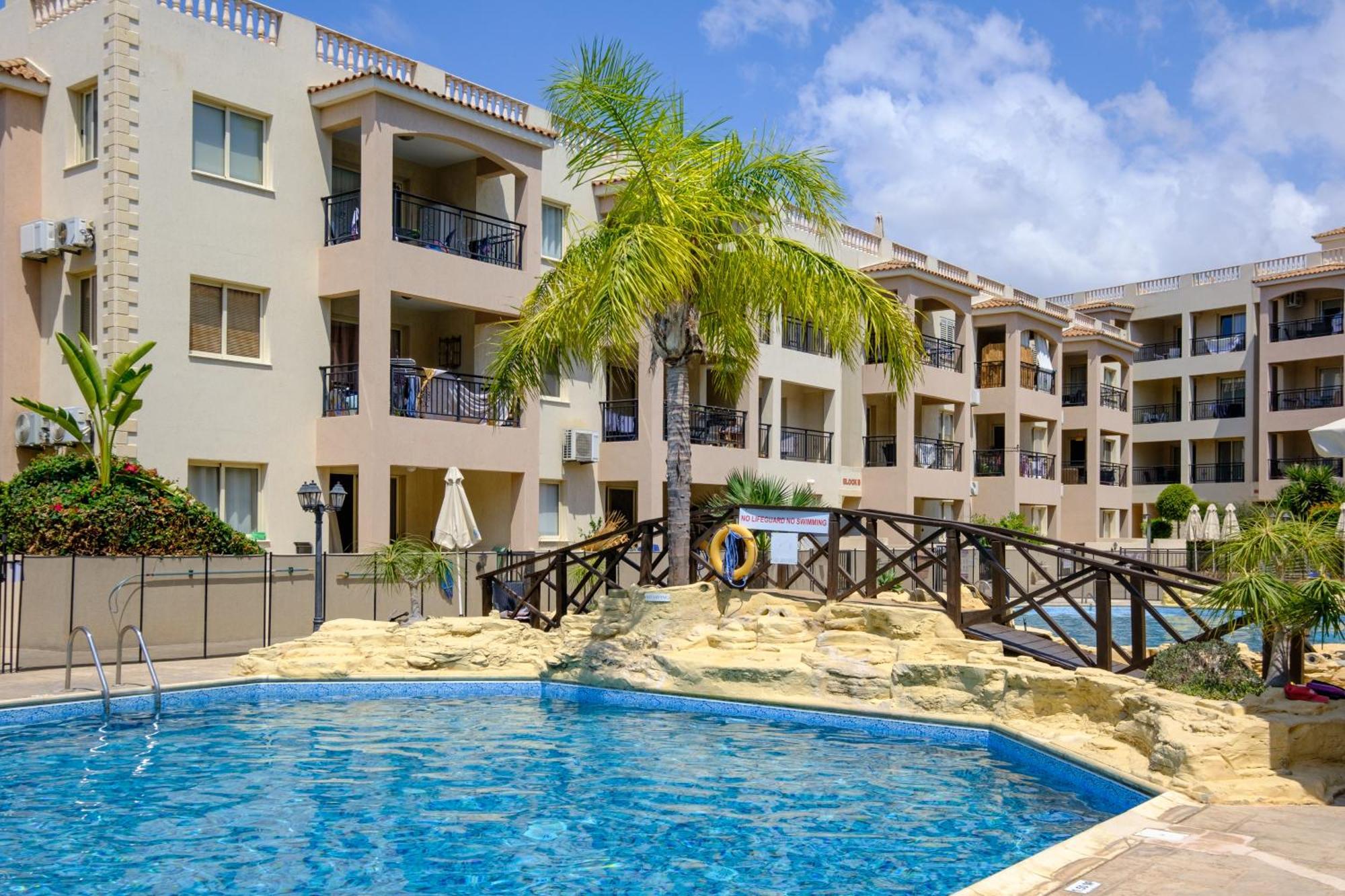 Oliva Poolside By Nomads Apartment