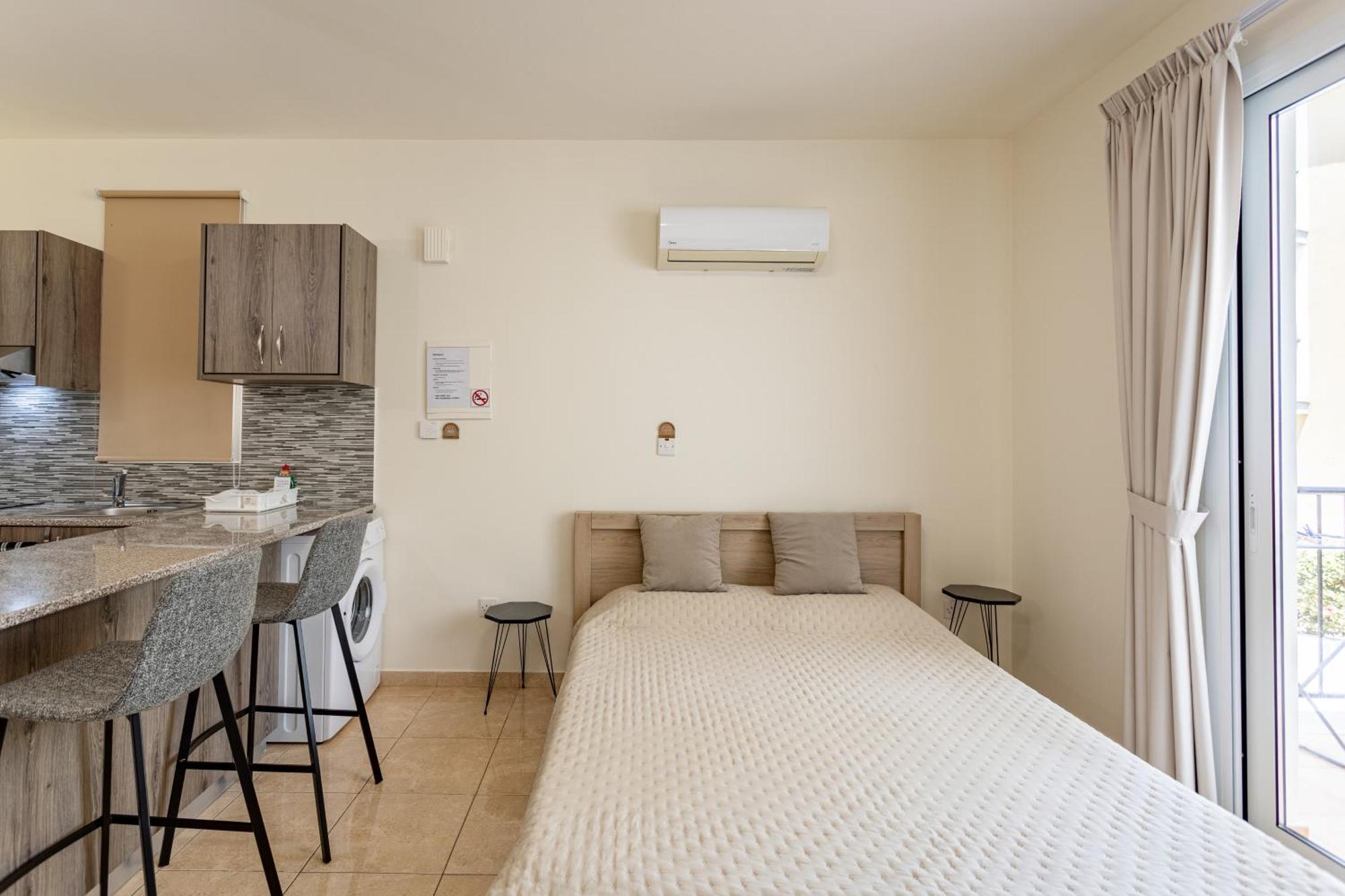 Danaos Seaside 101 With Pool In Tourist Area * Paphos
