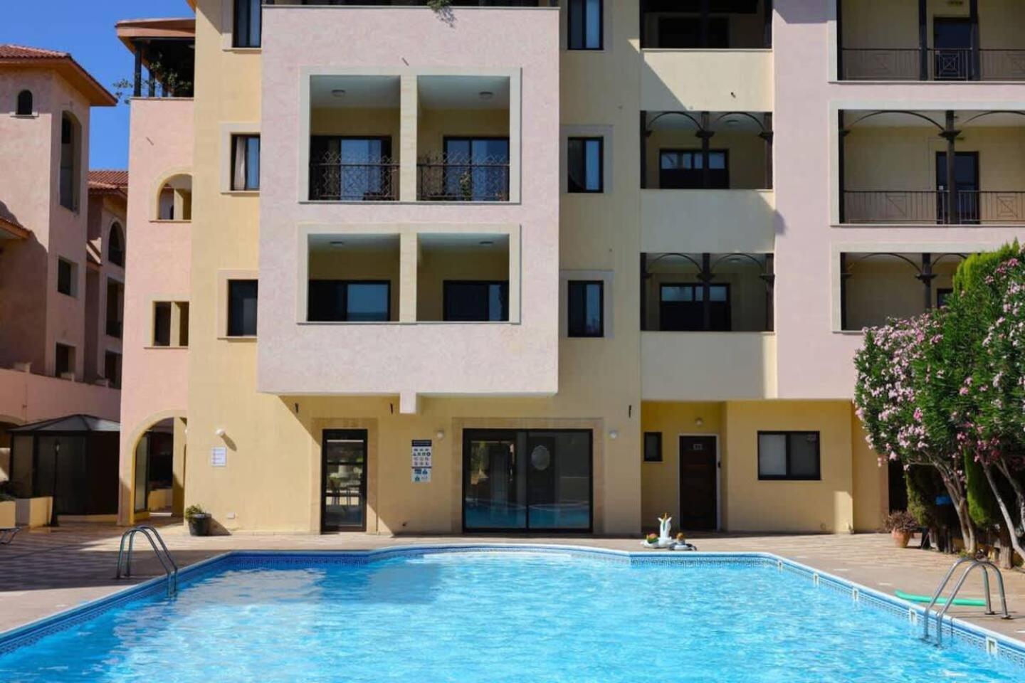 Queens Gardens Paradise Vip, Pool, Mall, Sea *