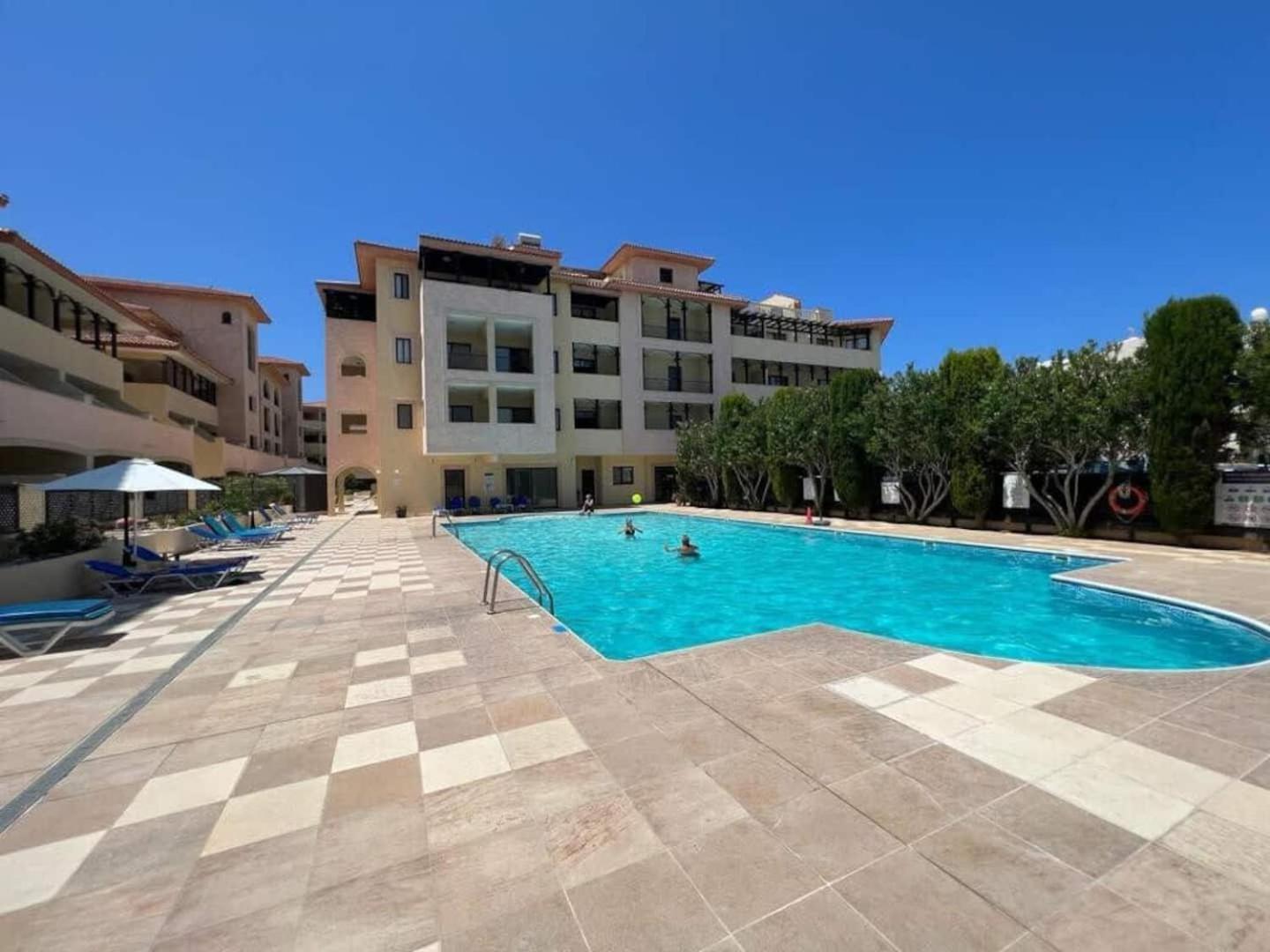 Apartment Queens Gardens Paradise Vip, Pool, Mall, Sea Paphos