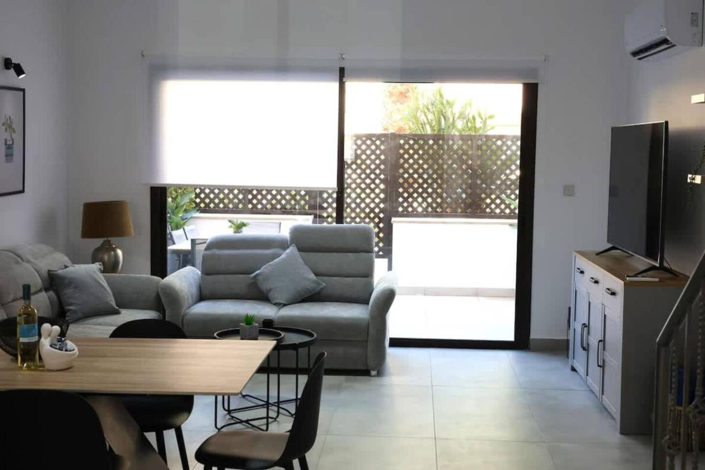 Queens Gardens Paradise Vip, Pool, Mall, Sea Apartment Paphos