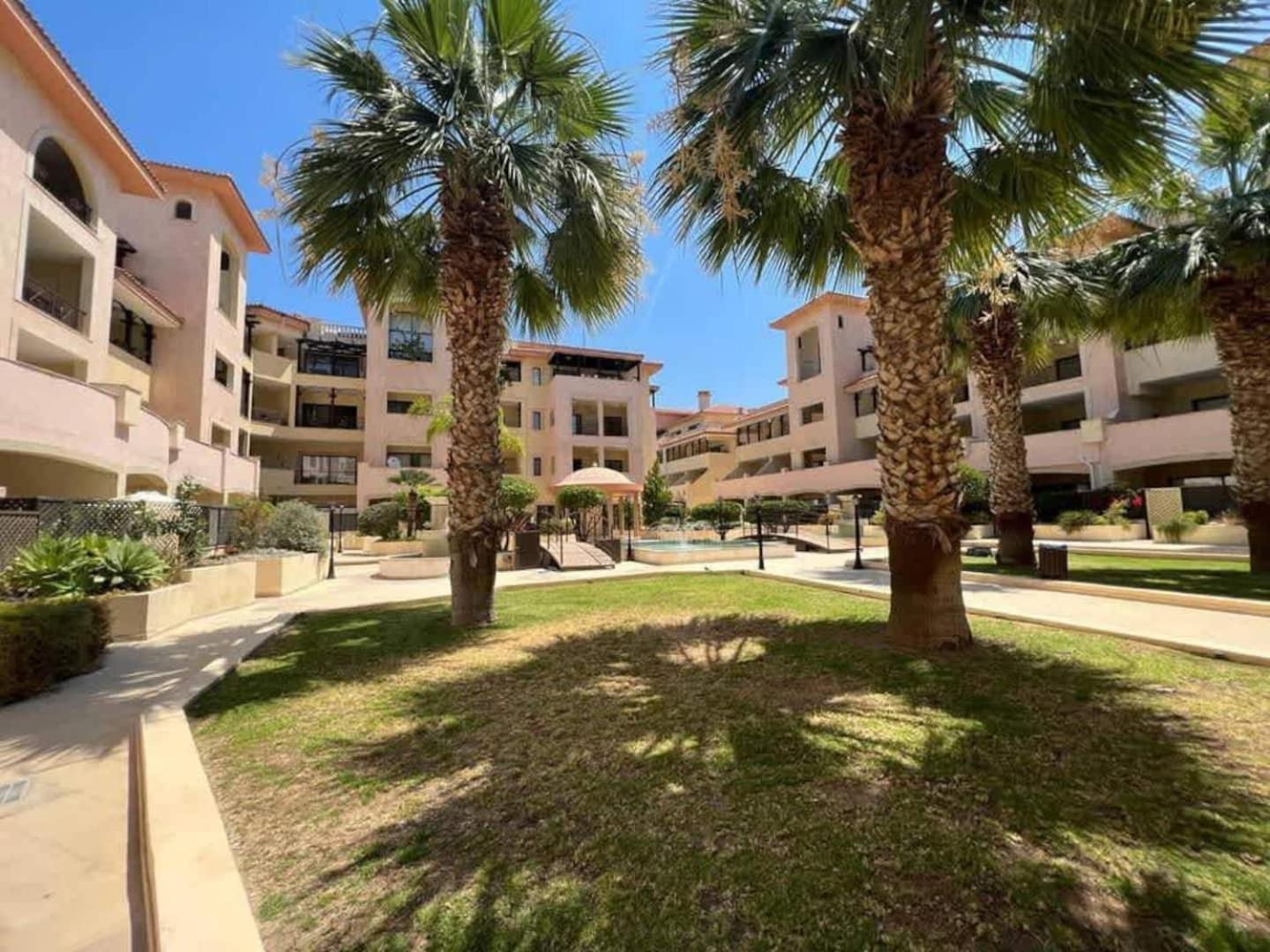 Apartment Queens Gardens Paradise Vip, Pool, Mall, Sea *