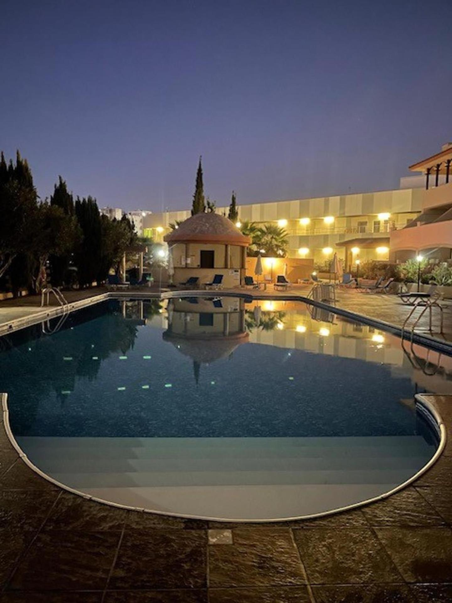 Townhouse With Pool 5 Minute Walk To Apartment Paphos