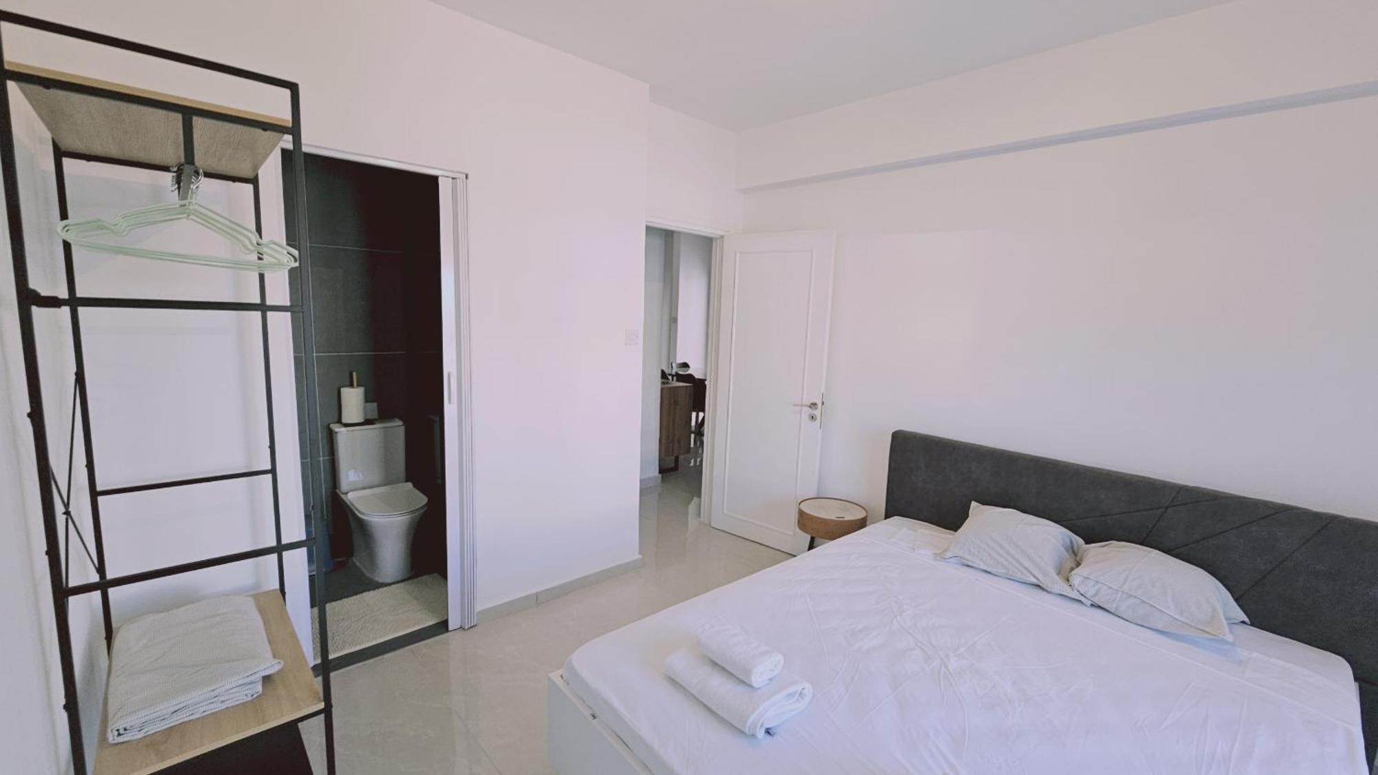 Aphrodite Apartment *