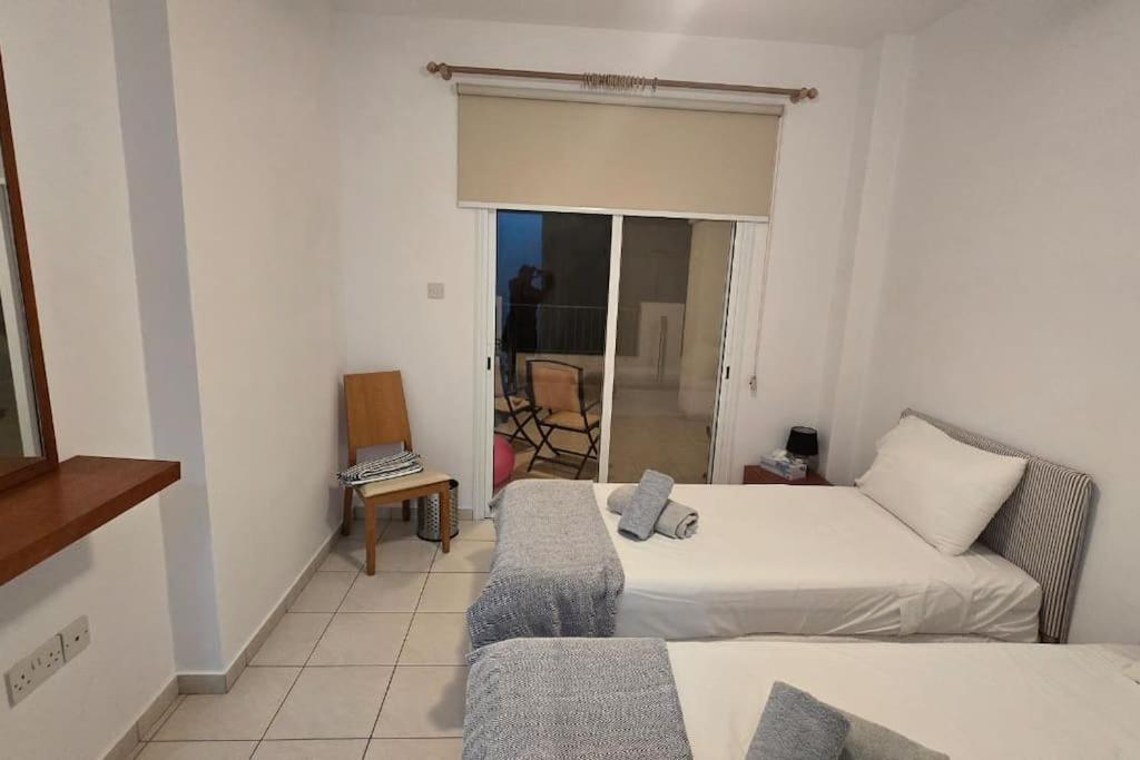 Hesperides Gardens, Spacious 2 Bedroom Apartamento Paphos