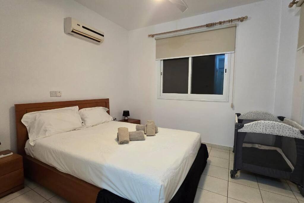Hesperides Gardens, Spacious 2 Bedroom Apartamento Paphos