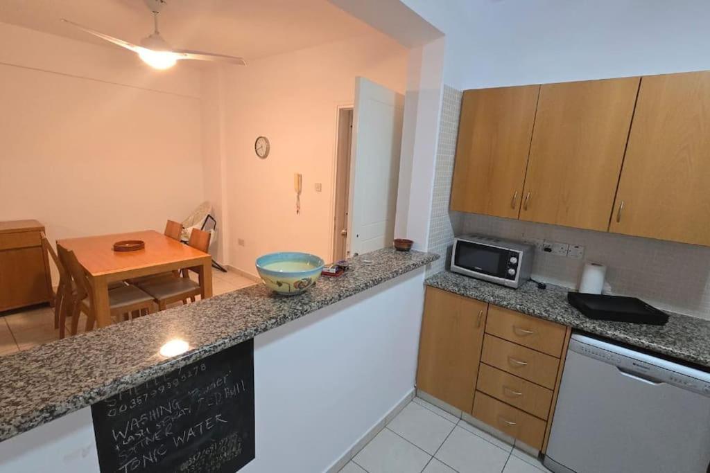 Hesperides Gardens, Spacious 2 Bedroom Apartamento Paphos