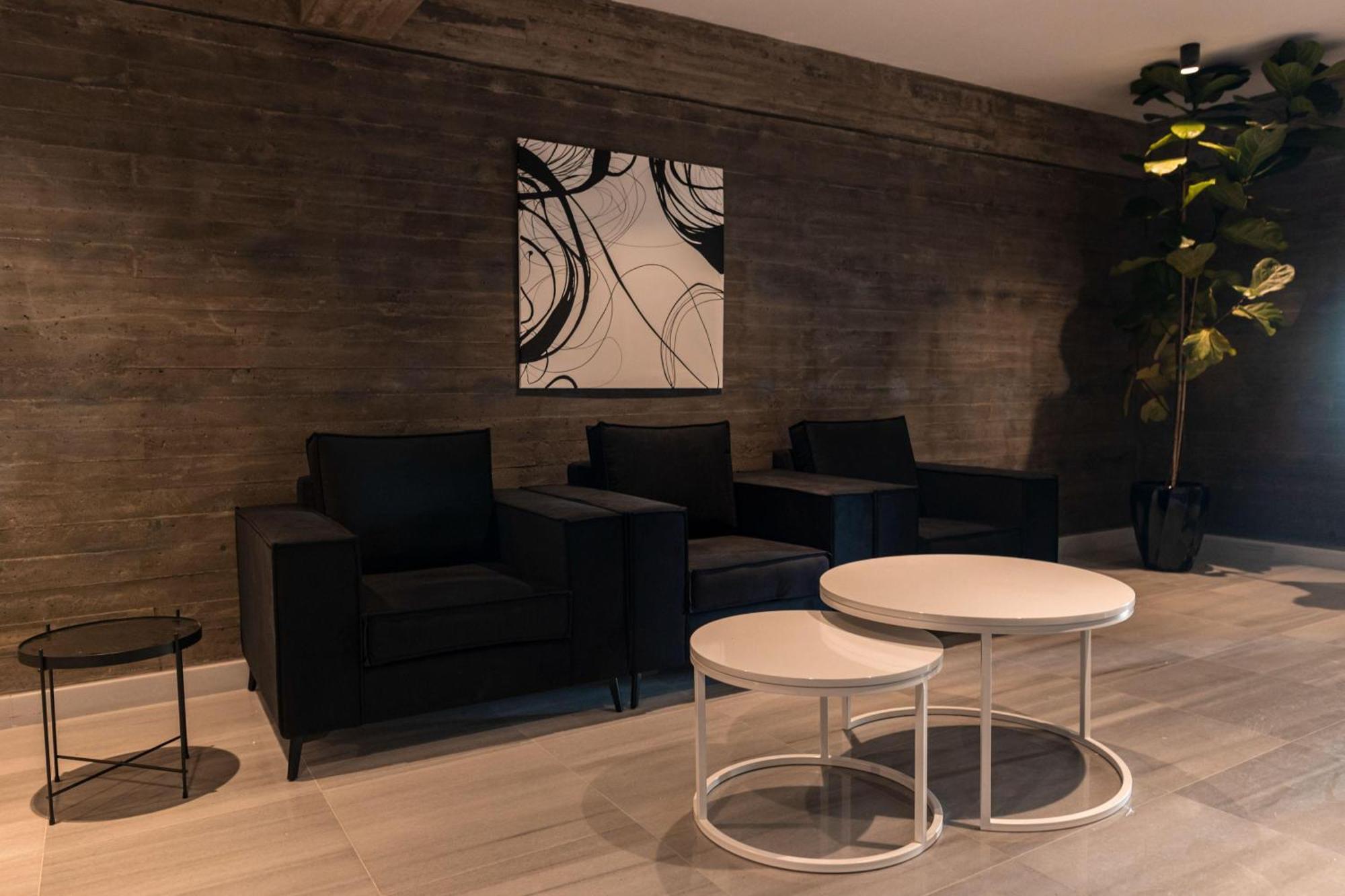 Premier 104 1 Bed Apartment *