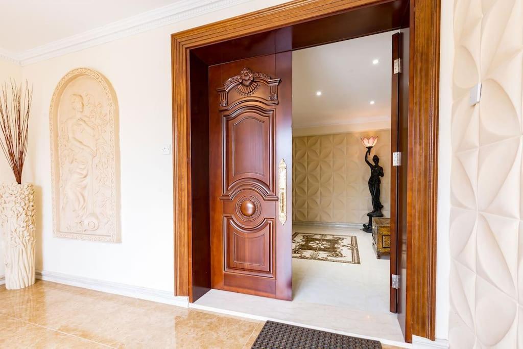 Villa Luksuzna Vila Ob Plazi Z Bazenom