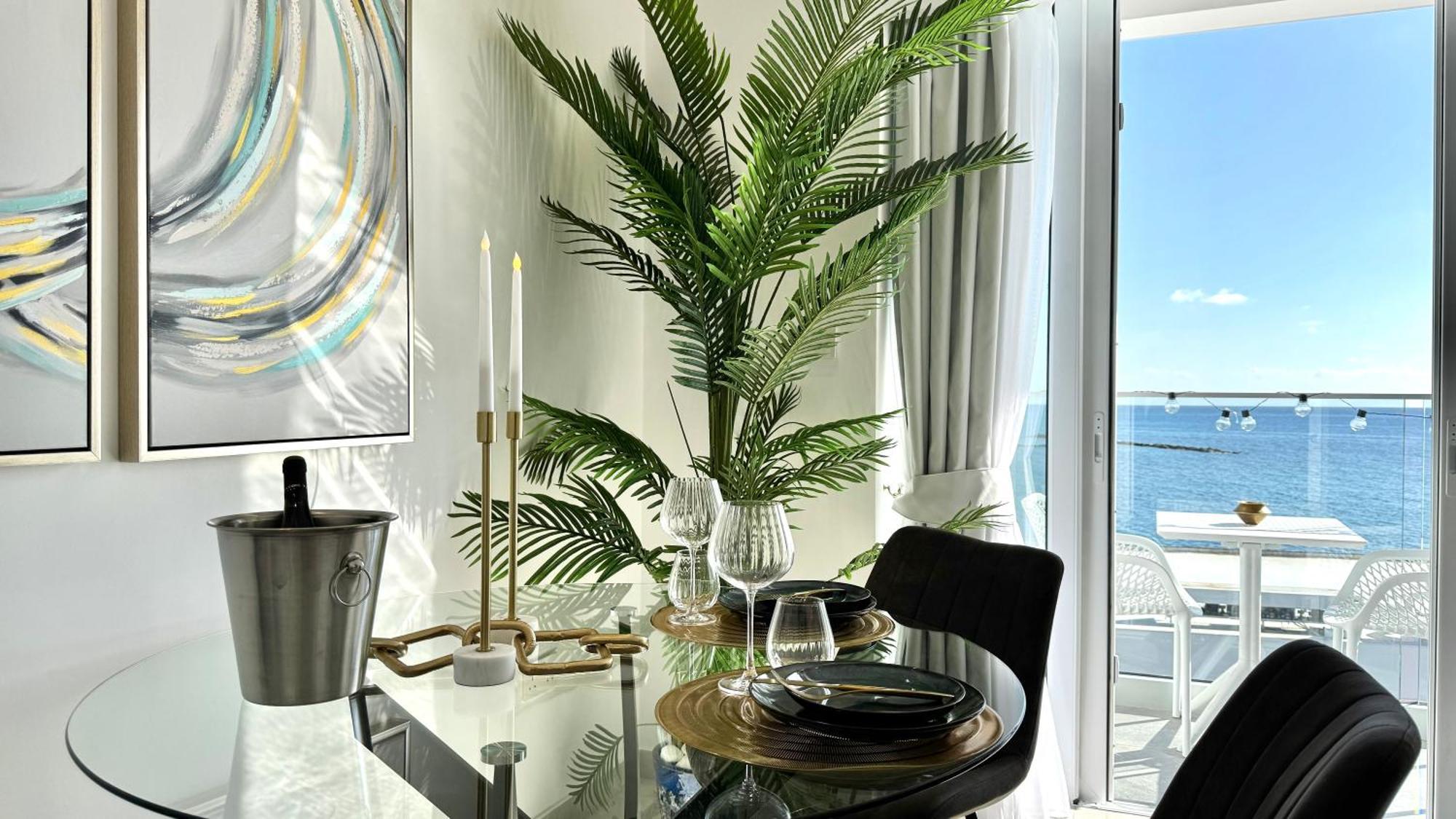 The Ocean - Luxury At The Harbor Apartment