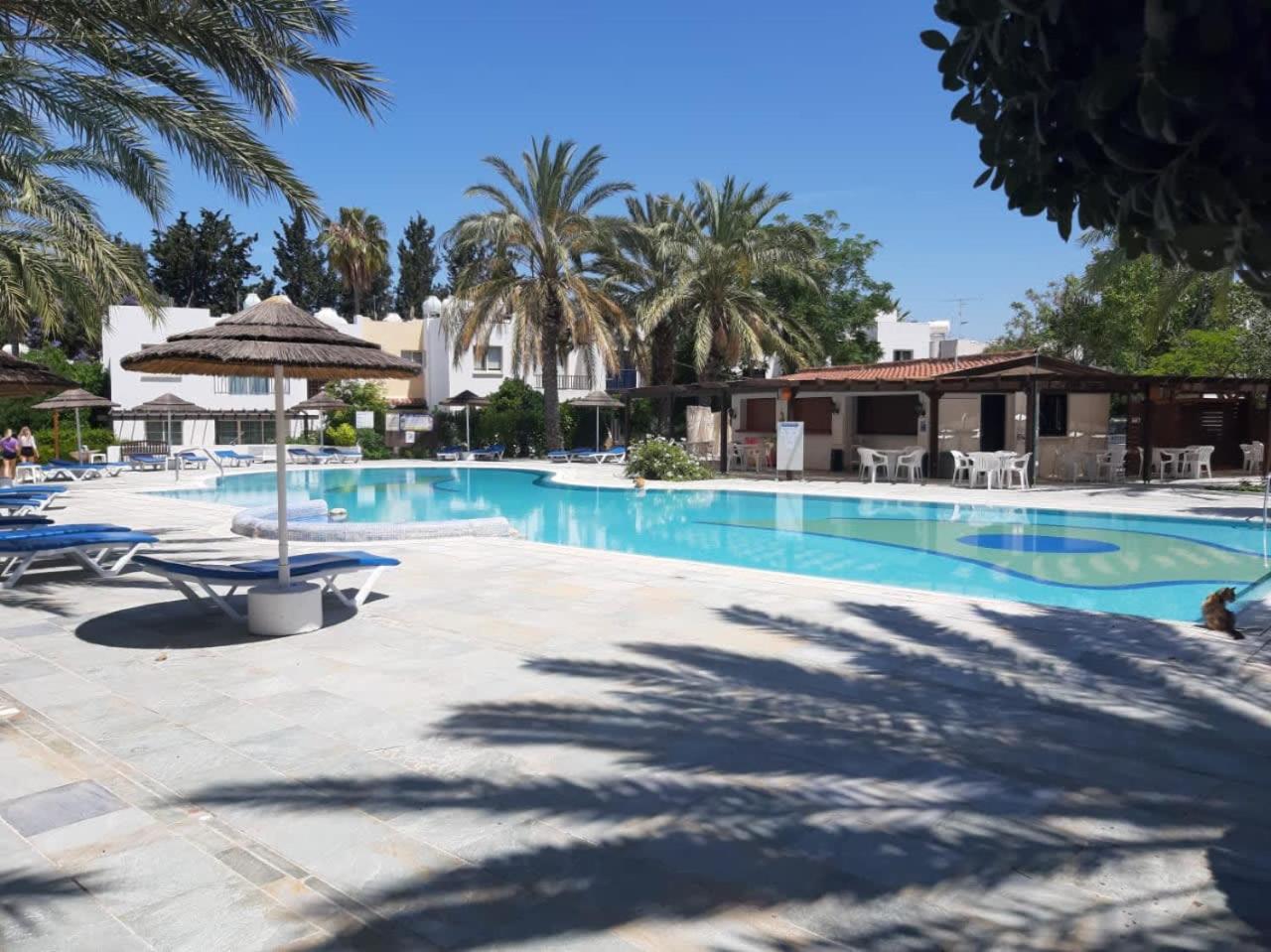 - Sunny Garden Near Pool, 5 Mins To Apartment *