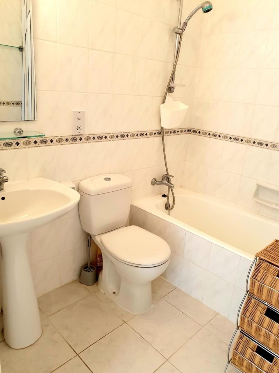 Apartment Regina Gardens - Stylish Modern 1 Bedroom *