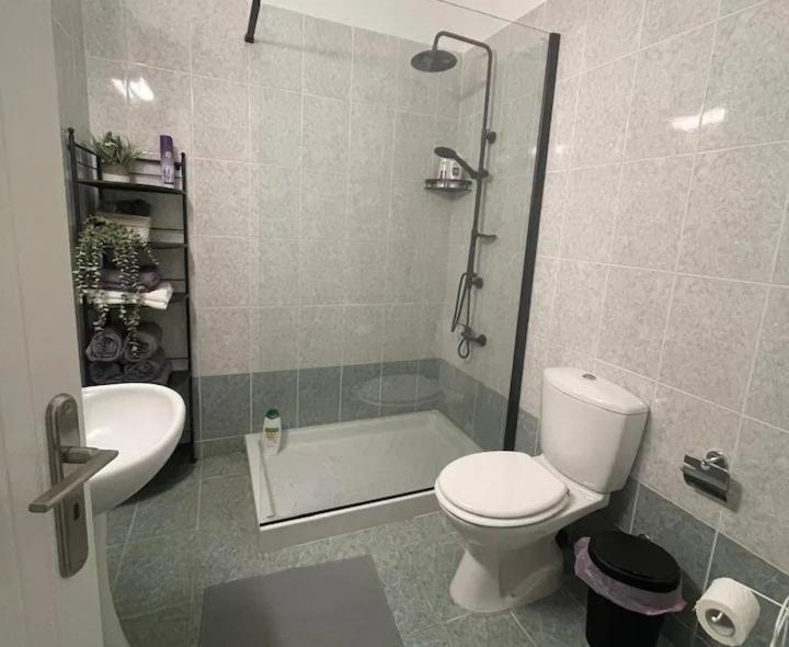 Noyas Place- Amazing 2bdrm With Swimming Pool Complex Paphos