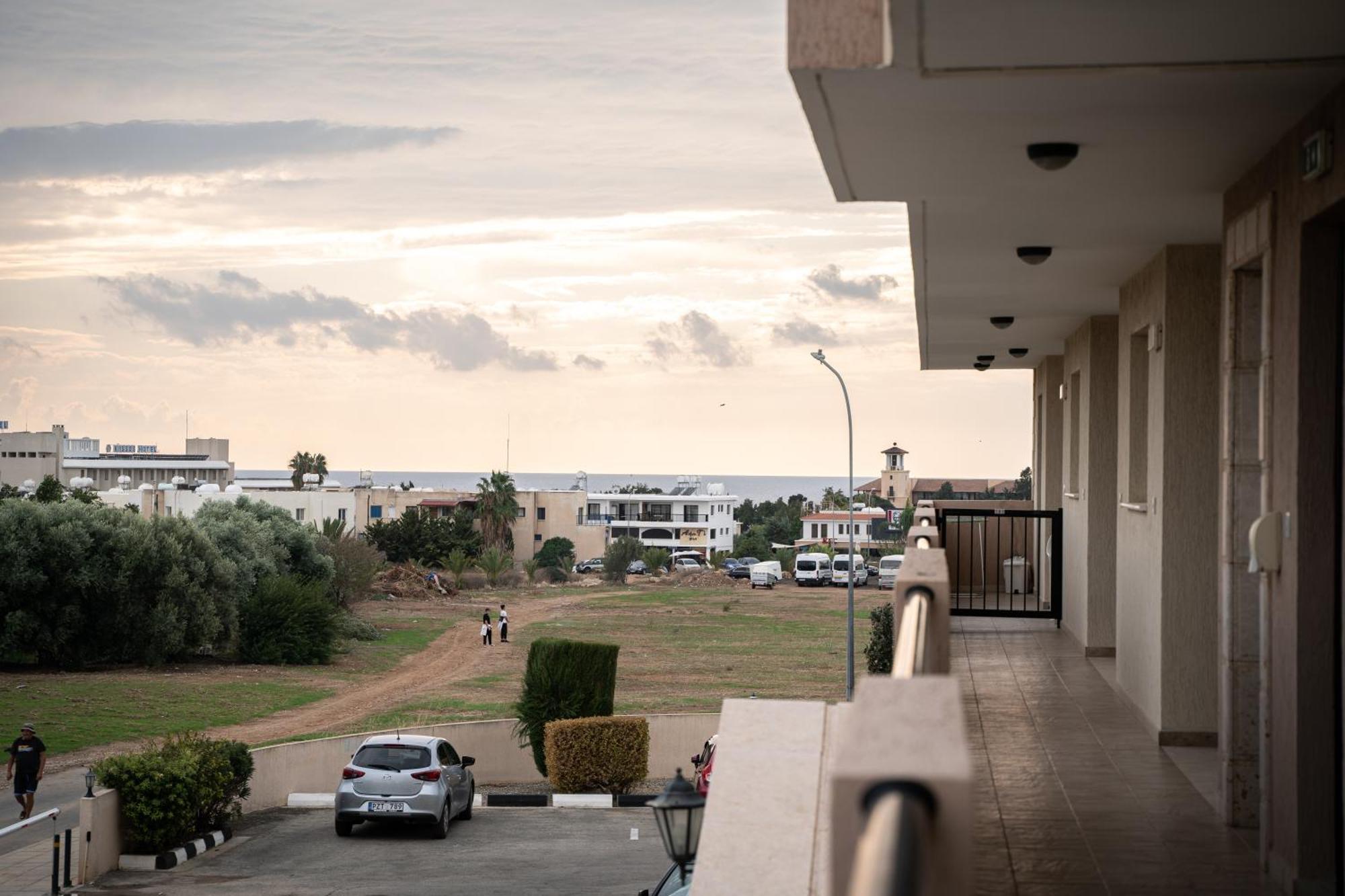 Noyas Place- Amazing 2bdrm With Swimming Pool Complex *