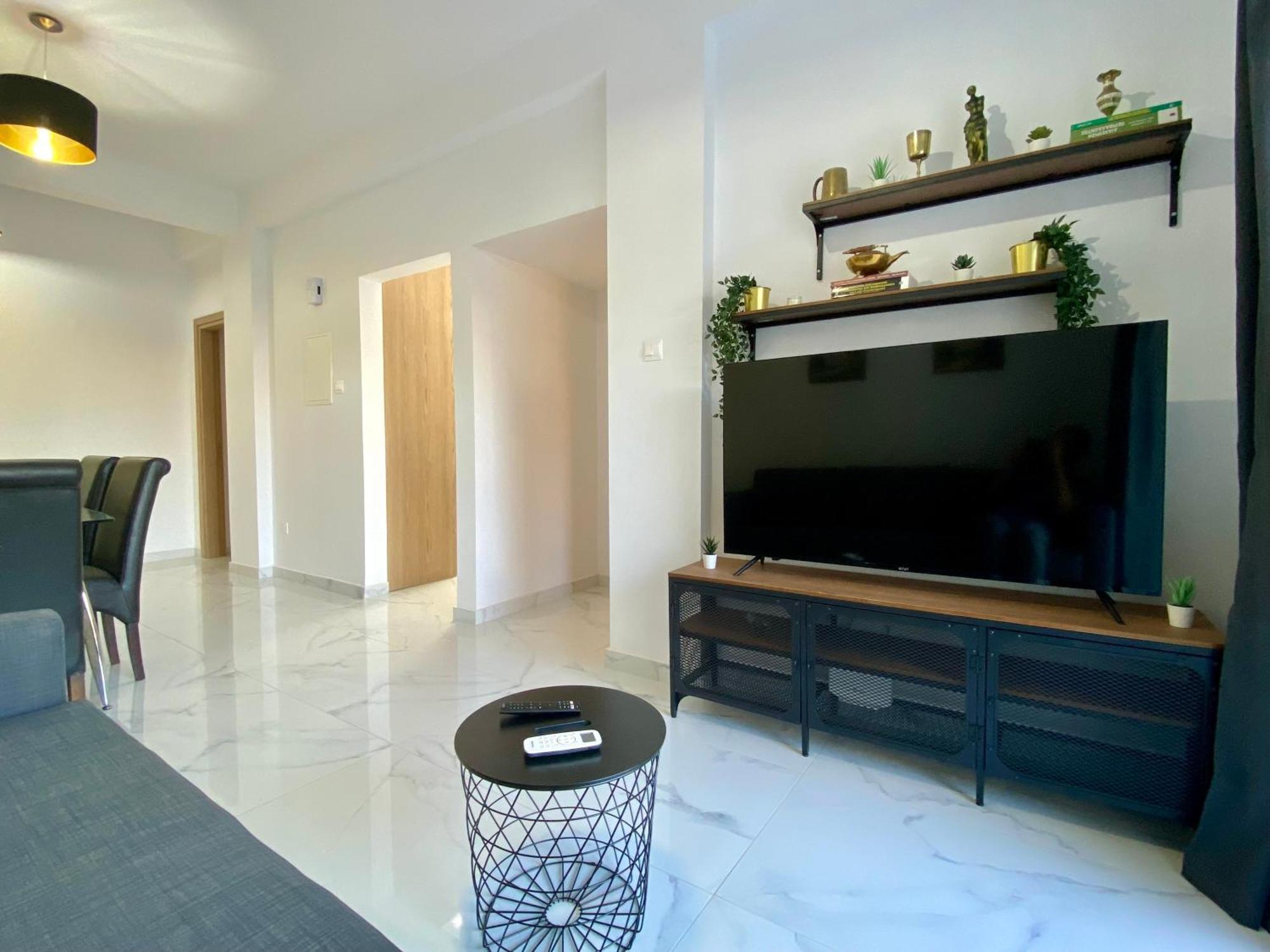 Apartment Seaside Two Bedroom Modern Flat In Tourist Area Paphos