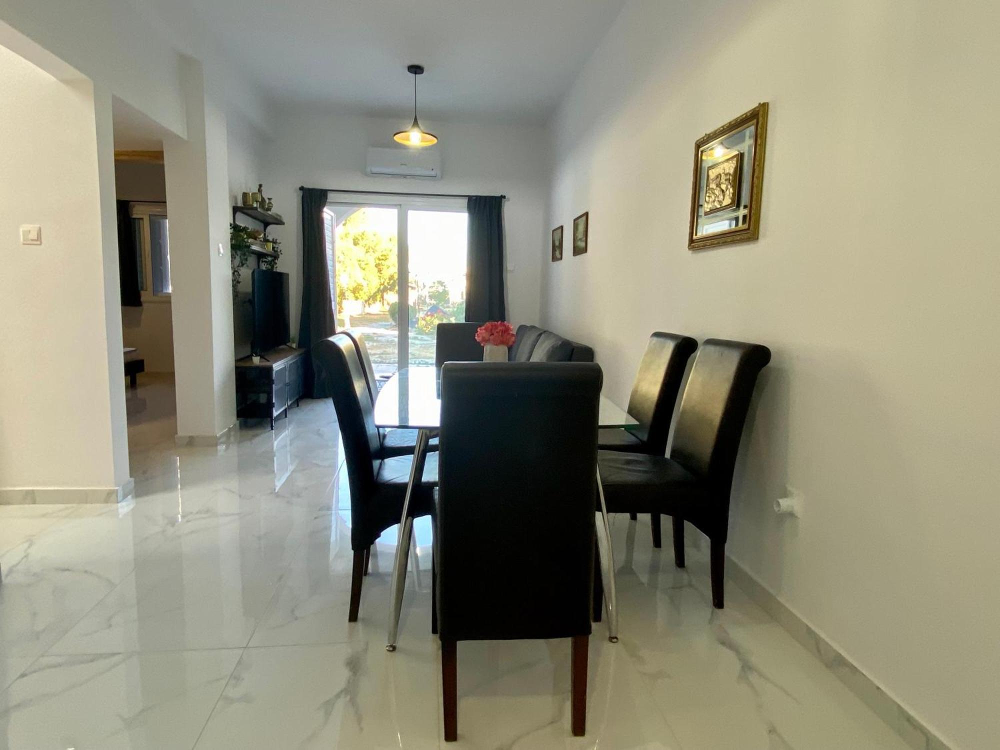 Apartment Seaside Two Bedroom Modern Flat In Tourist Area *
