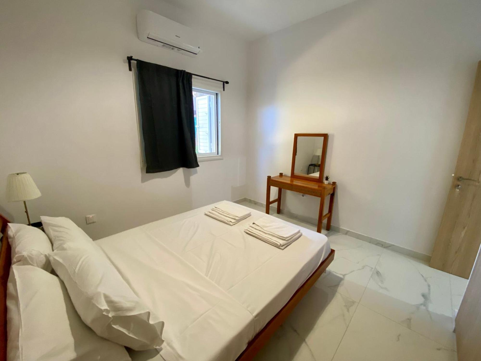 Seaside Two Bedroom Modern Flat In Tourist Area