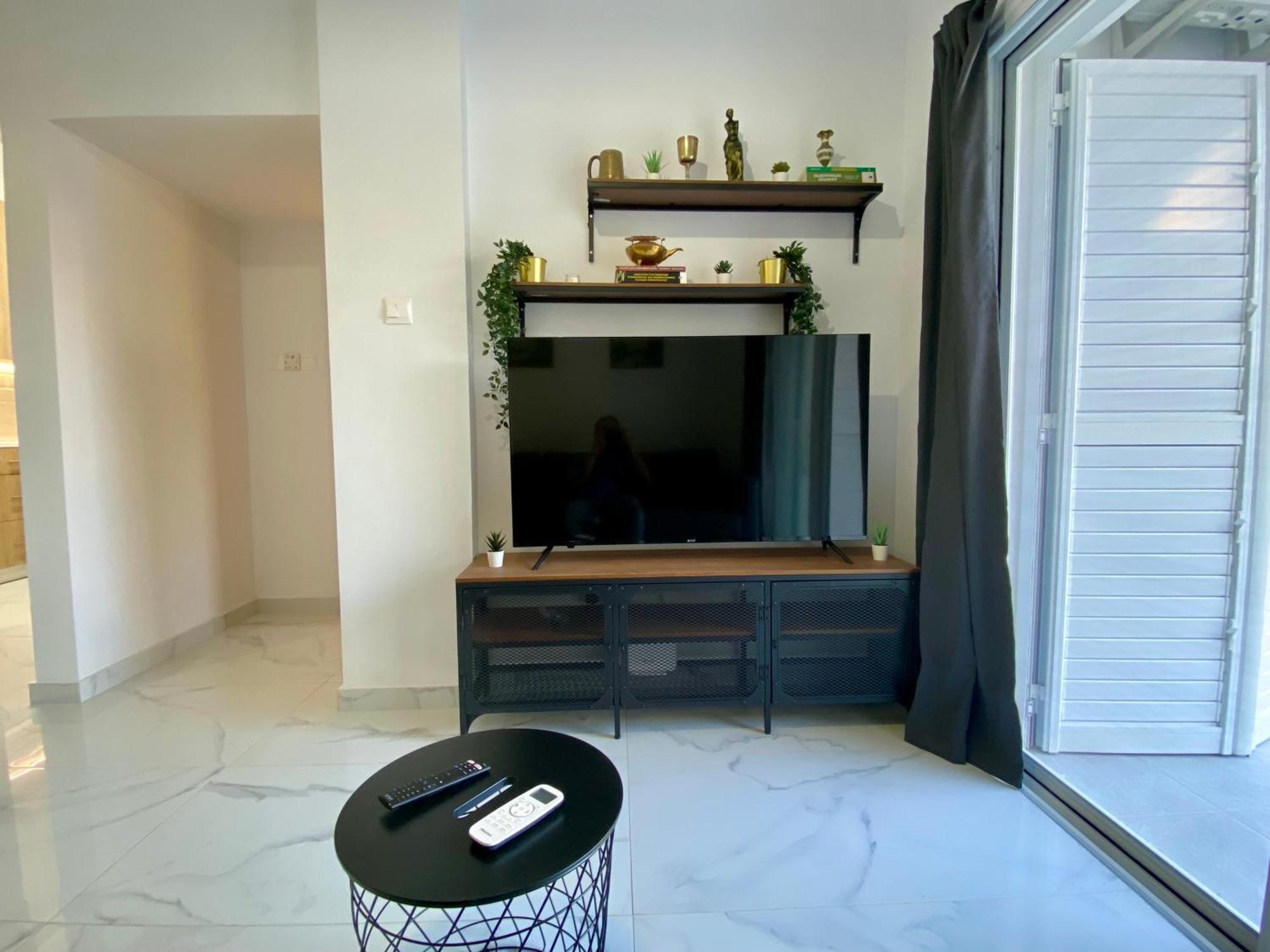 Apartment Seaside Two Bedroom Modern Flat In Tourist Area