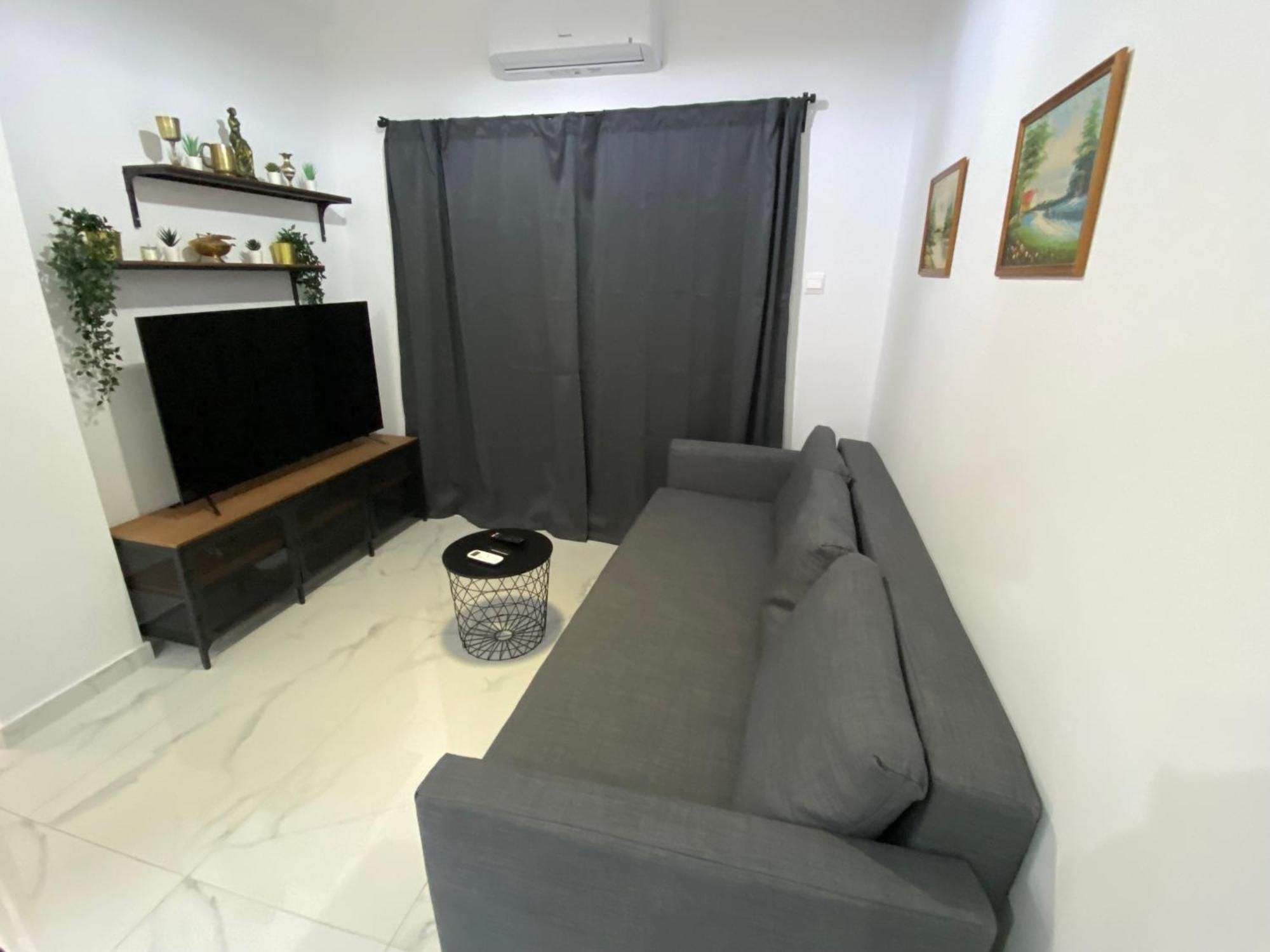 Apartment Seaside Two Bedroom Modern Flat In Tourist Area