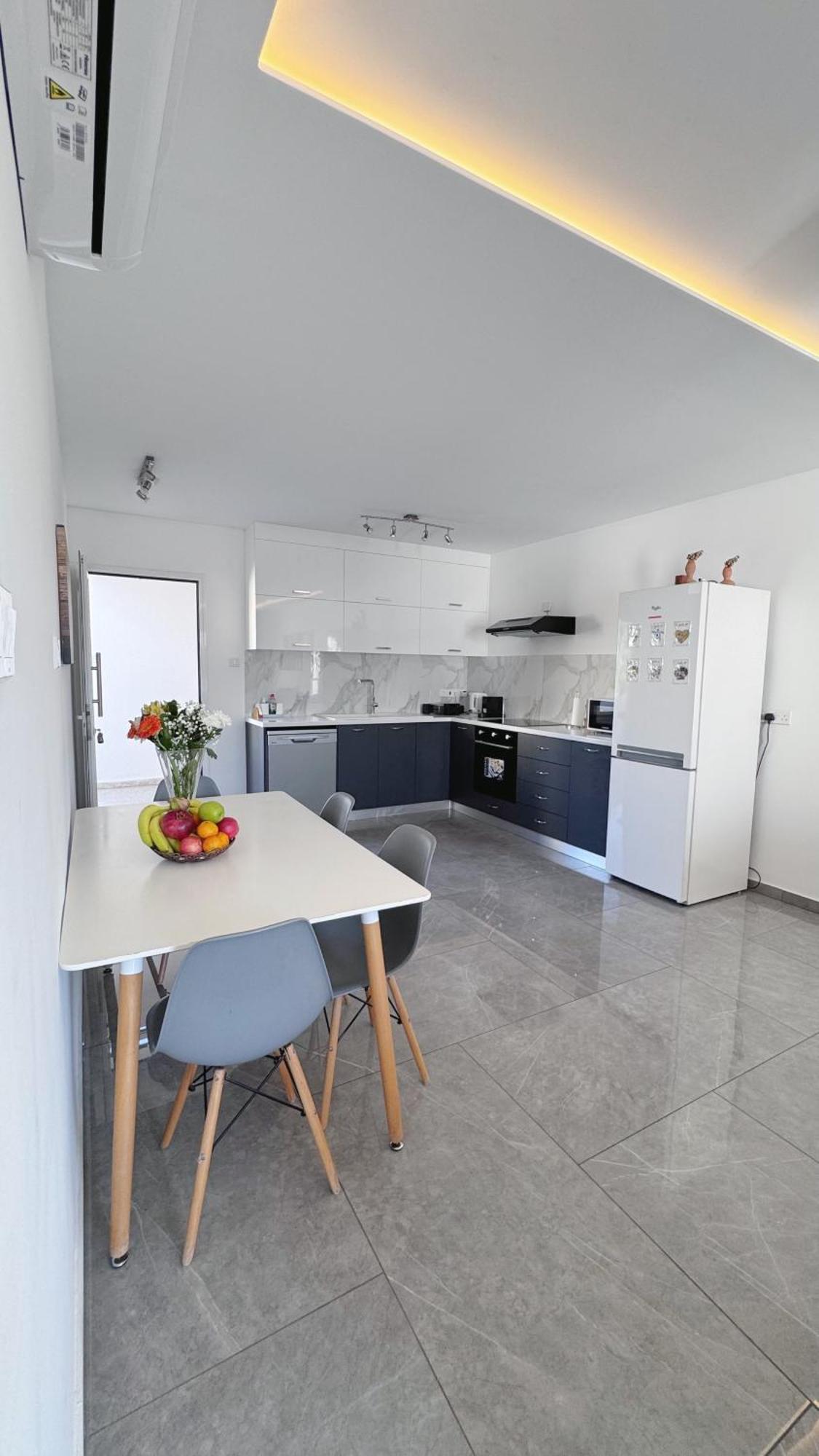Savvas Apartment *