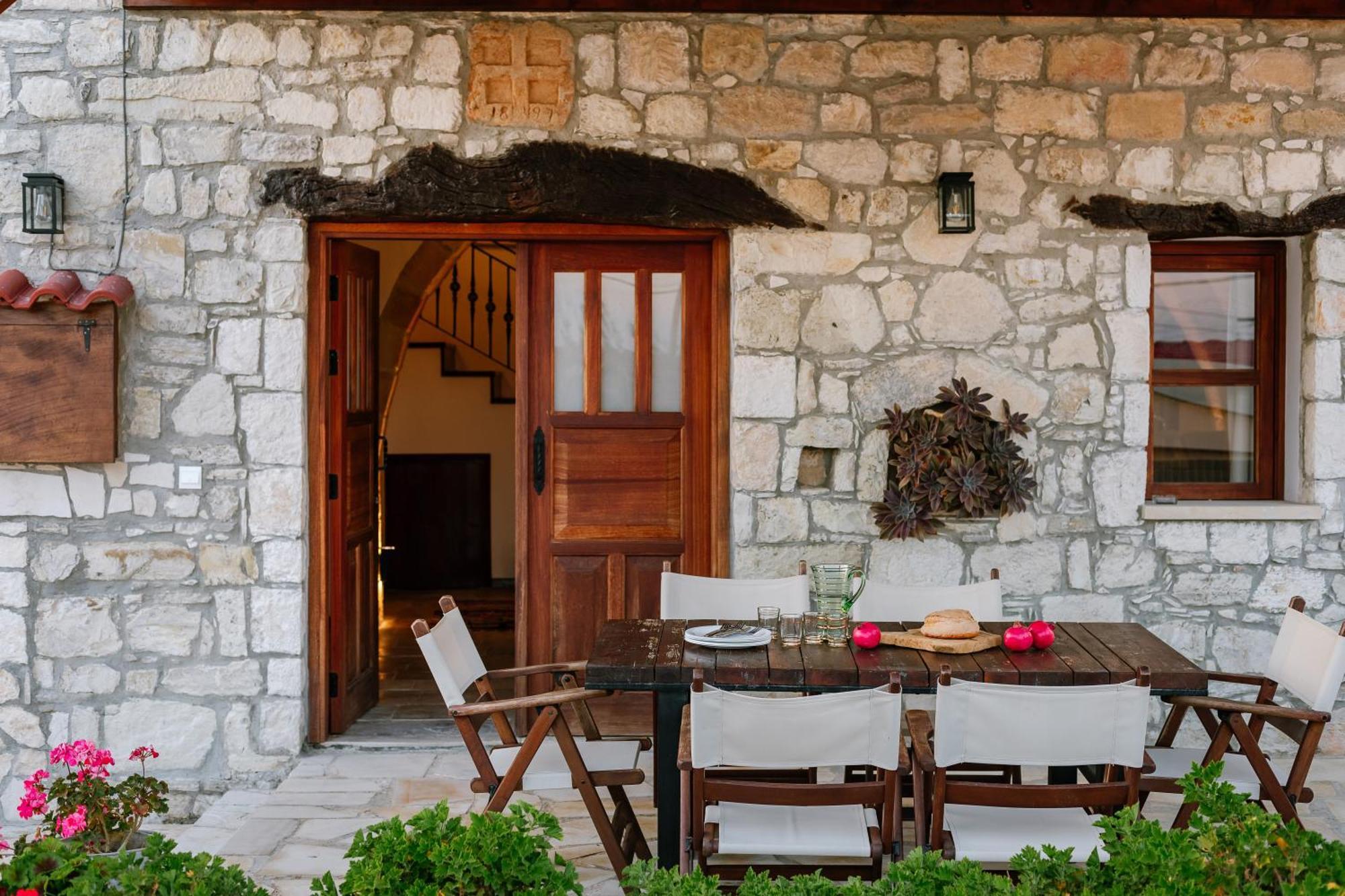Iliada's Traditional Stone House Holiday home