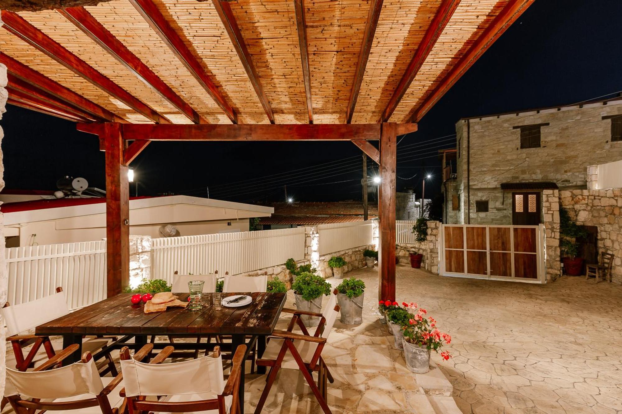 Holiday home Iliada's Traditional Stone House *