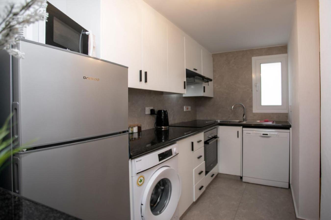 Apartment Stunning & Cosy, Direct Pool Access, 2br, With Private Patio! Serenity Townhouse