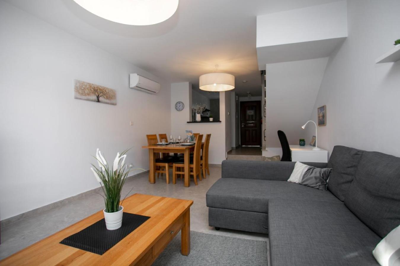 Stunning & Cosy, Direct Pool Access, 2br, With Private Patio! Serenity Townhouse Apartment *