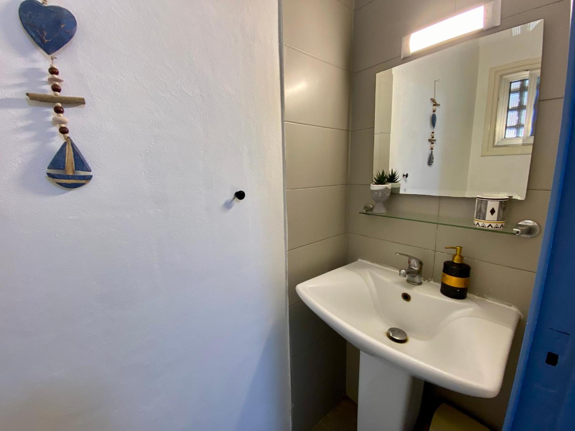 Seaside Two Bedroom Cosy Townhouse In Tourist Area