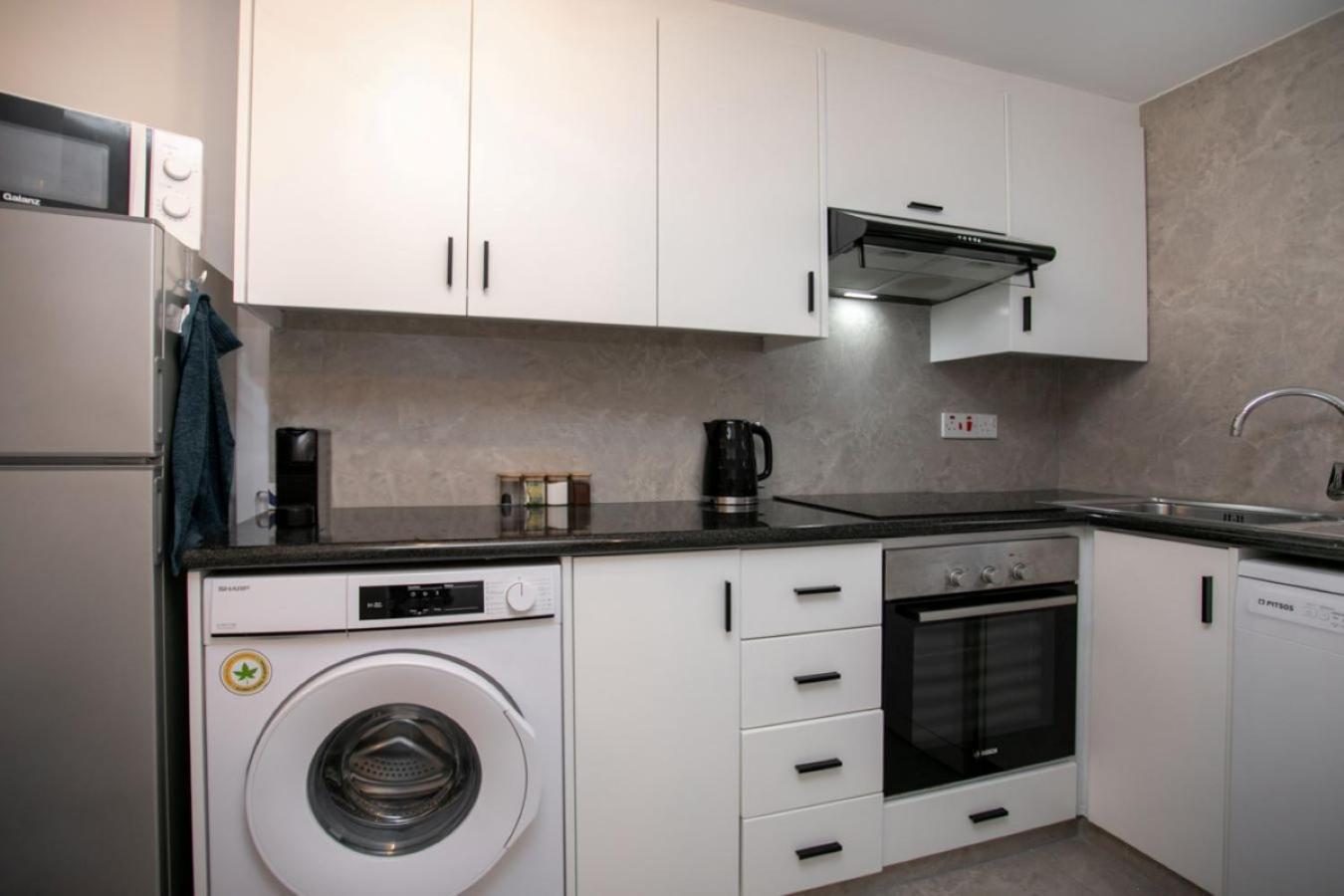 Apartment Stunning & Cosy, Direct Pool Access, 2br, With Private Patio! Serenity Townhouse Paphos
