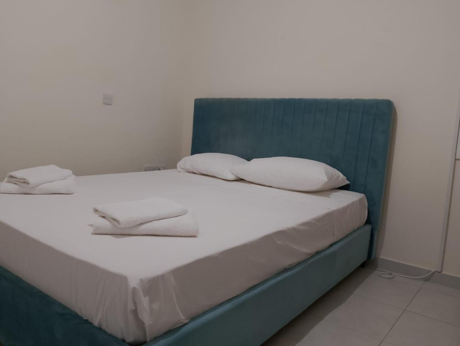 Two Bedroom Holidays Apartment, Walking Distance To The And Harbour Apartment Paphos