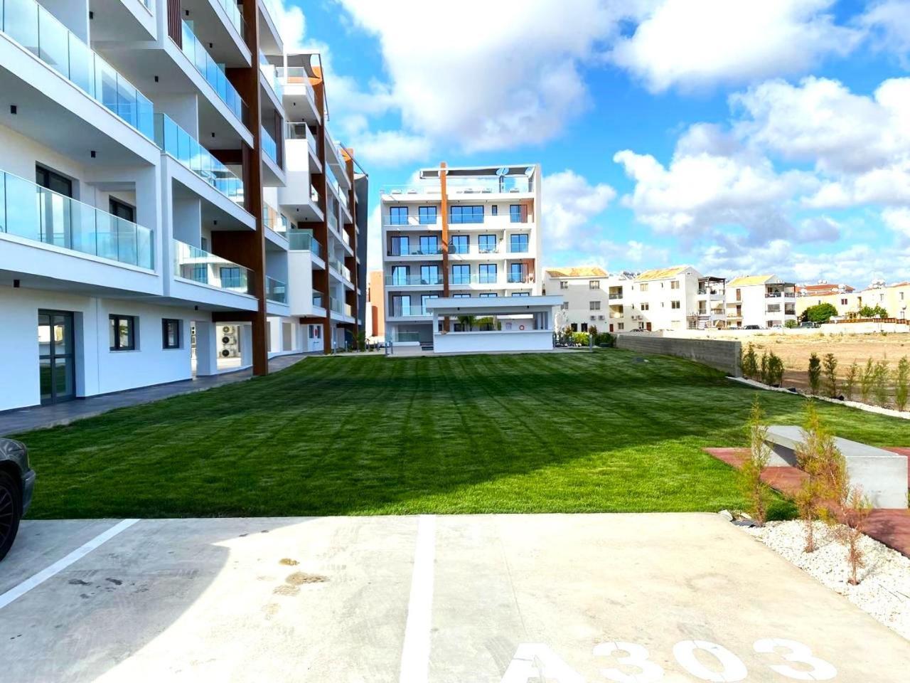 H&o New 4 Seasons Universal Apartment *