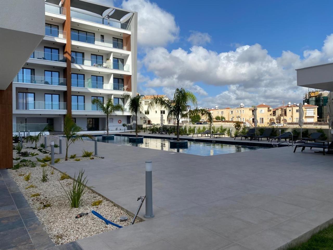 H&o New 4 Seasons Universal Paphos
